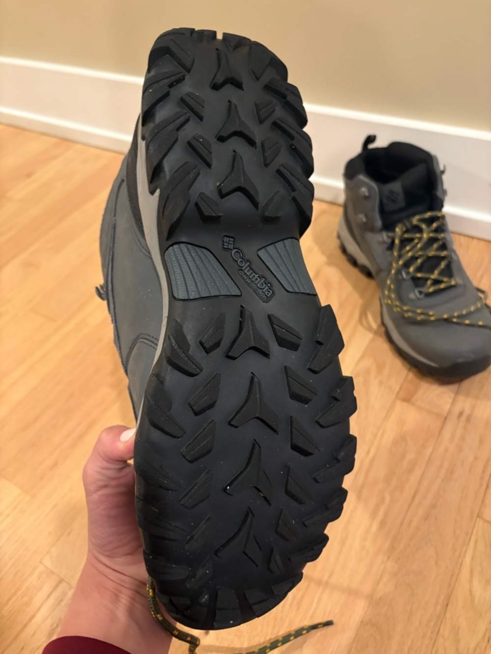 Columbia Black Men's Hiking Shoe Interior Label - Picture 3 of 5